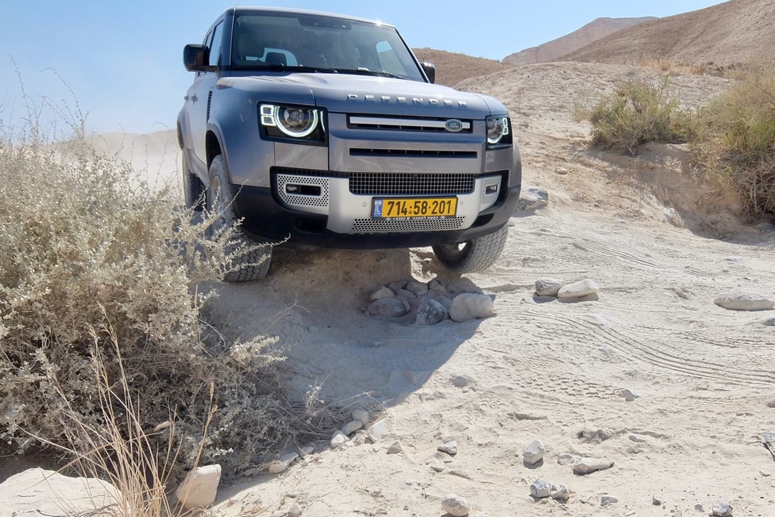 1635466-לנדרובר דיפנדר - 11.jpeg