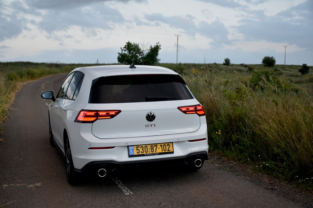 1643976-פולקסווגן גולף GTI מבחן דרכים - 10.jpeg
