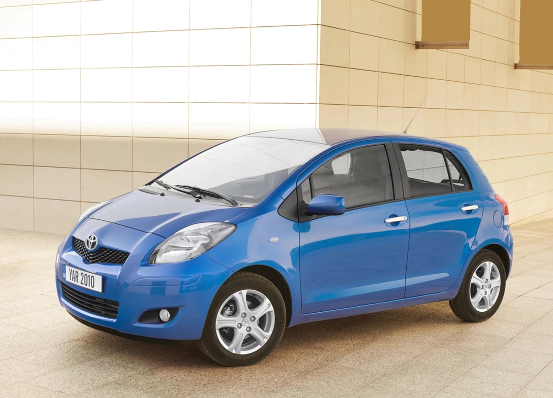 1686580-Toyota-Yaris-2010-04.jpg