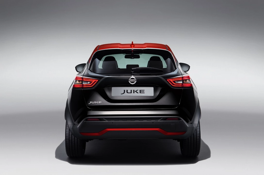 1621756-Sep. 3 - 6pm CET - New Nissan JUKE Unveil  Black Static Studio - 2.jpg