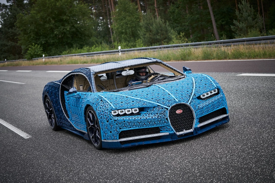 1602225-01_LEGO-Technic_Bugatti-Chiron.jpg