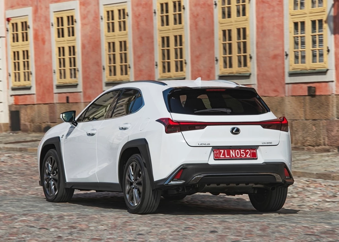 1603277-Lexus-UX 2.jpg