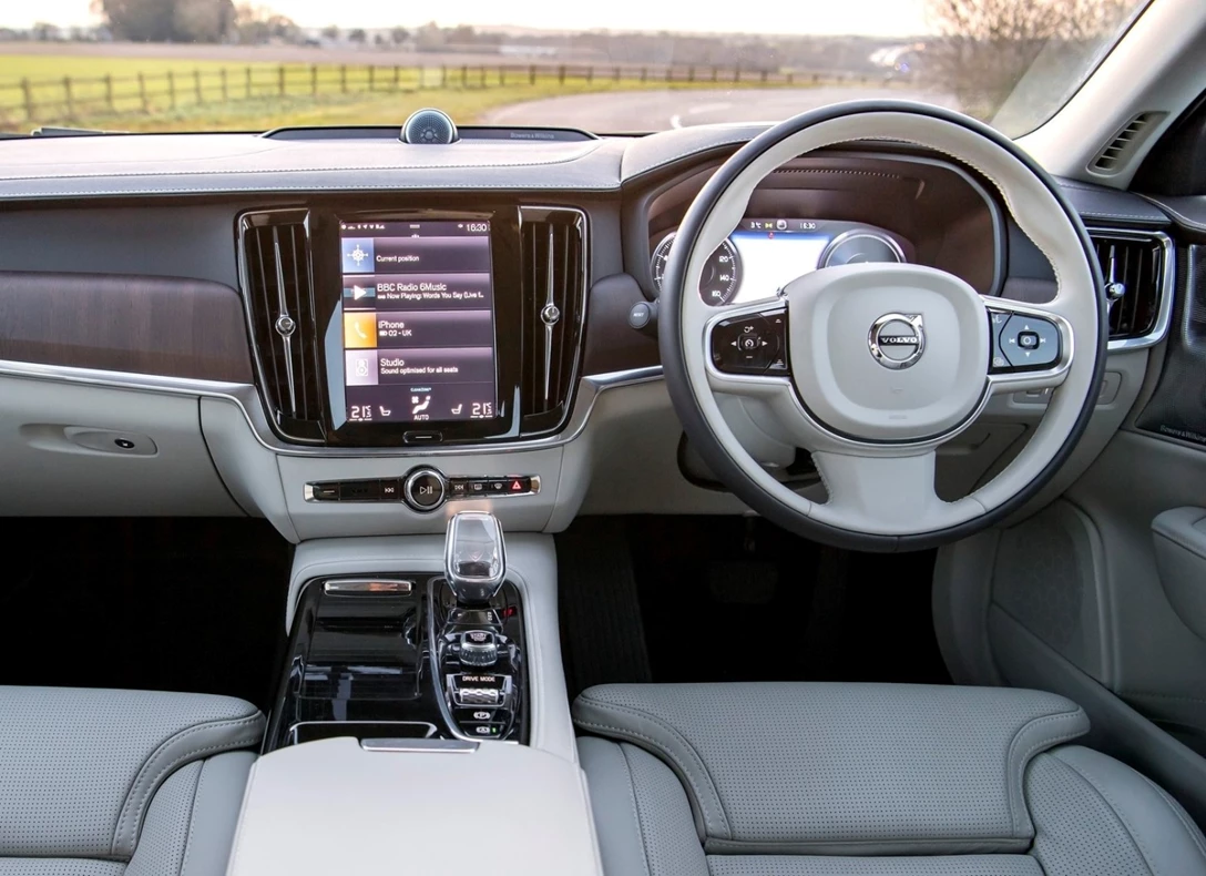 1670342-Volvo-S90-2021-06.jpg