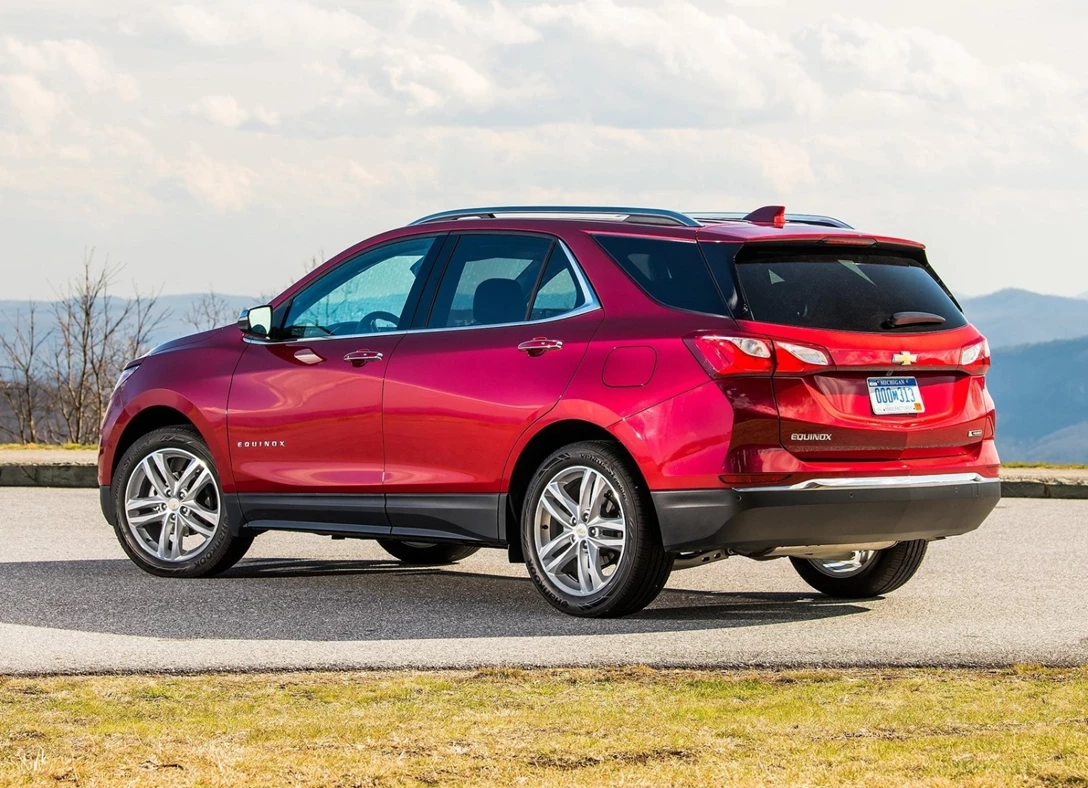 1645758-Chevrolet-Equinox-2020-02.jpg