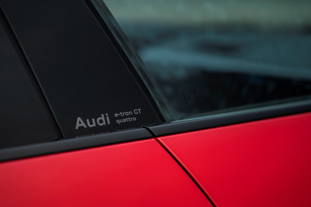 e-tronGT22.jpg