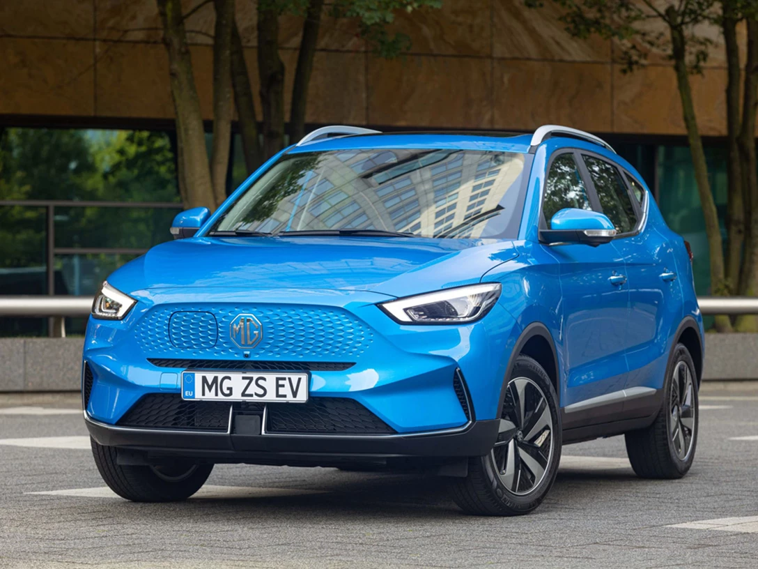 1655344-MG-ZS-EV-parked-34-front-shot-01.jpg