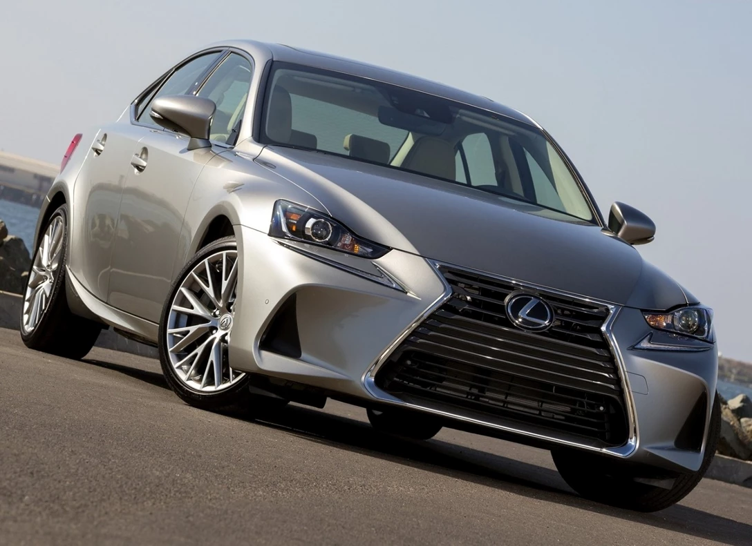 1664419-Lexus-IS-2017-01.jpg