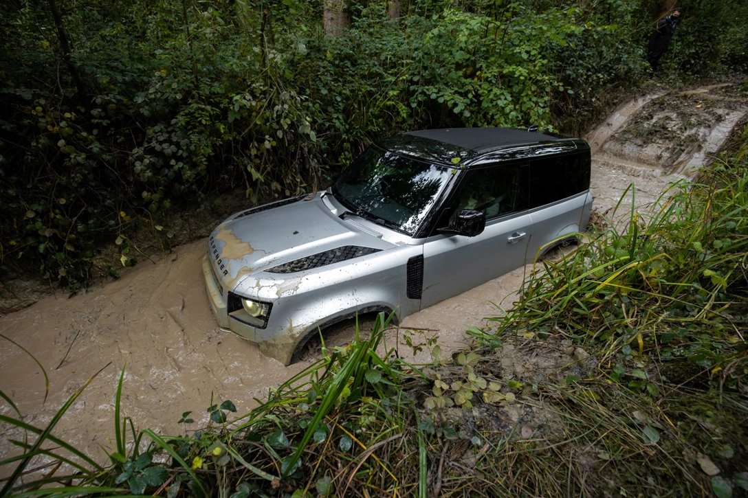 1639712-המזרח משיקה את הדיפנדר 90 , צילום יחצ חול (6).jpg