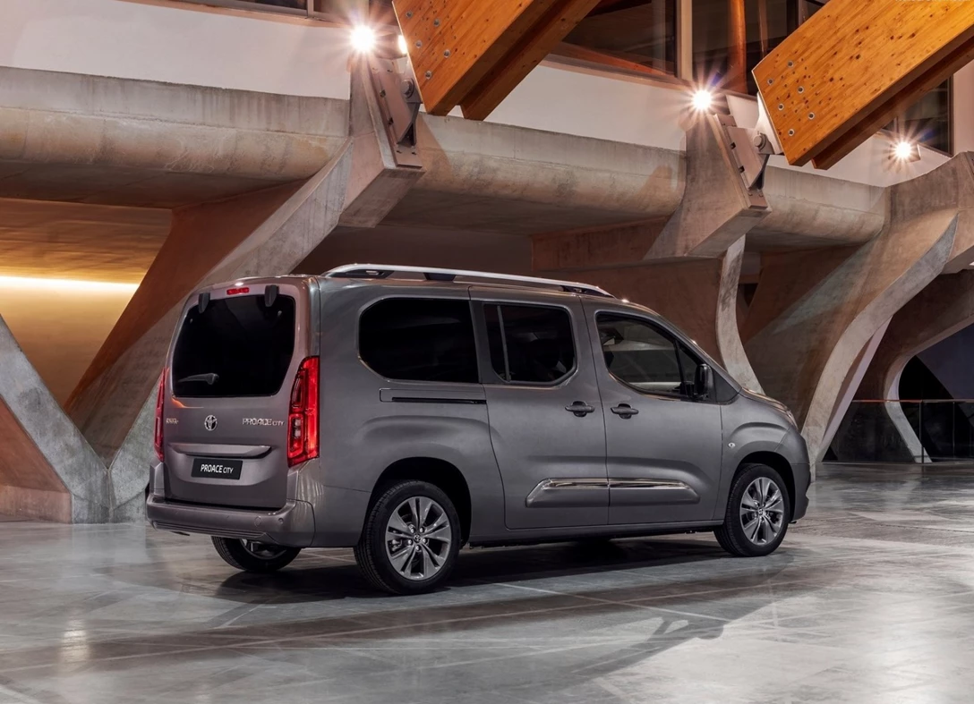 1660778-Toyota-ProAce_City_Verso-2022-02.jpg