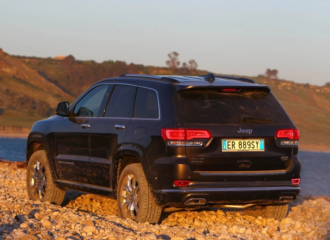 1658478-Jeep-Grand_Cherokee-2018-02.jpg