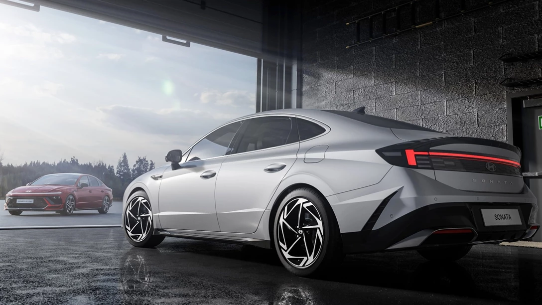 1687955-Large-54187-TheNewSONATASpicesUpMidsizeSedanSegmentwithSportiestDesignEver-min.jpg
