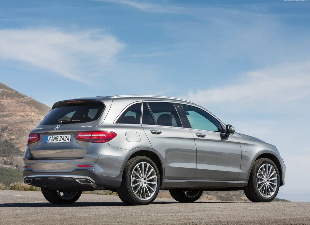 1651460-Mercedes-Benz-GLC-2018-03.jpg