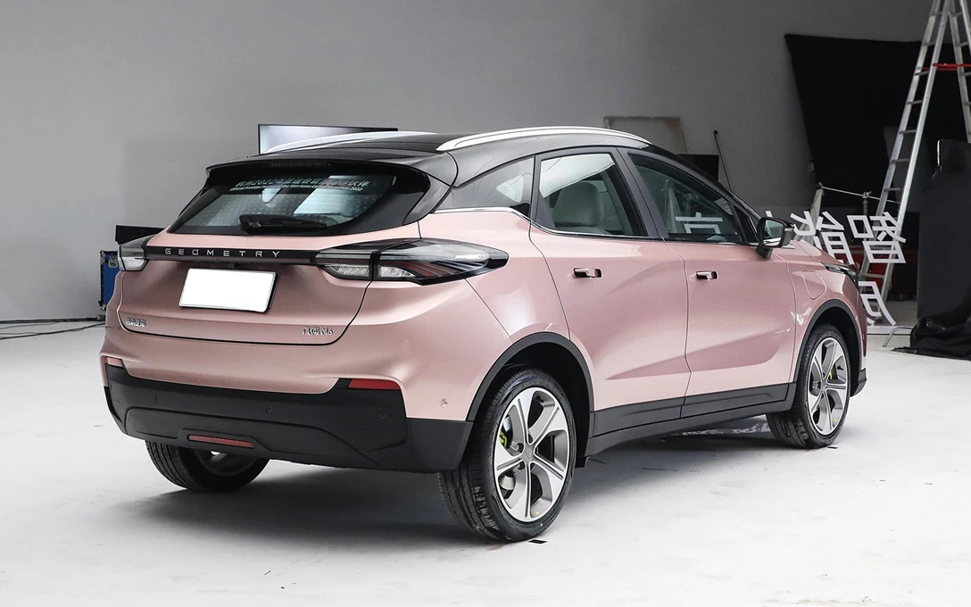 1683759-geely-geometry-c-m6-2023-6.jpg