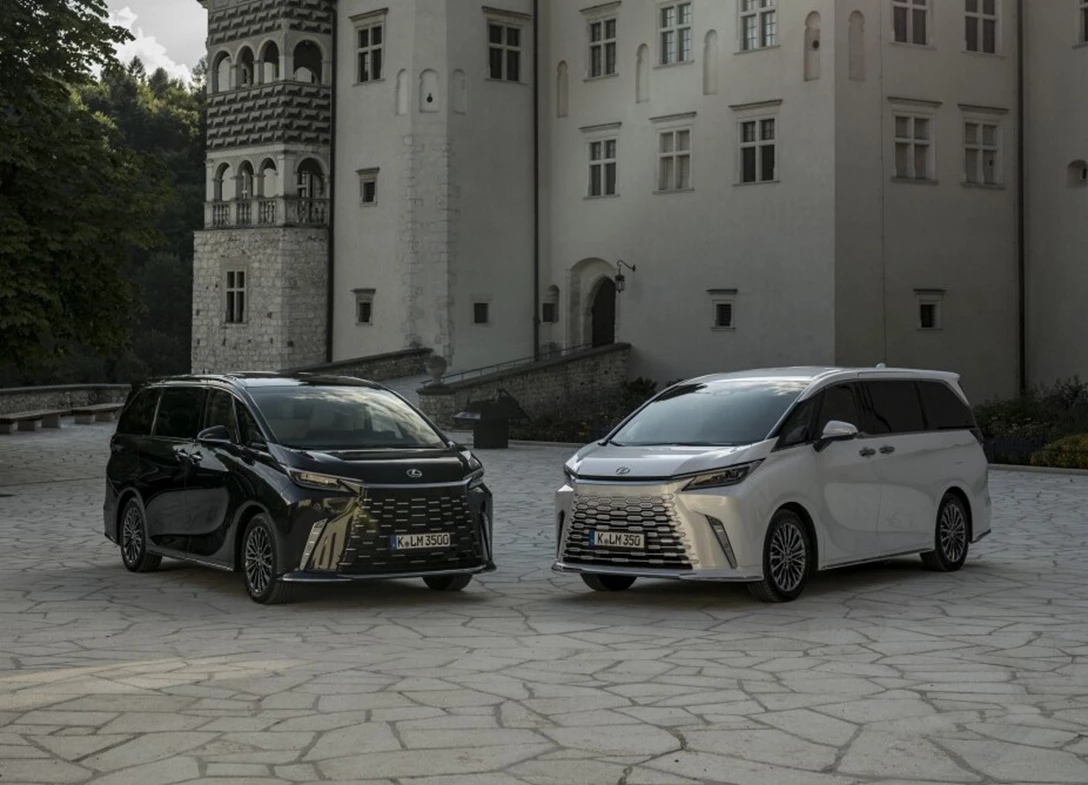 1689850-Lexus-LM-2023-00.jpg