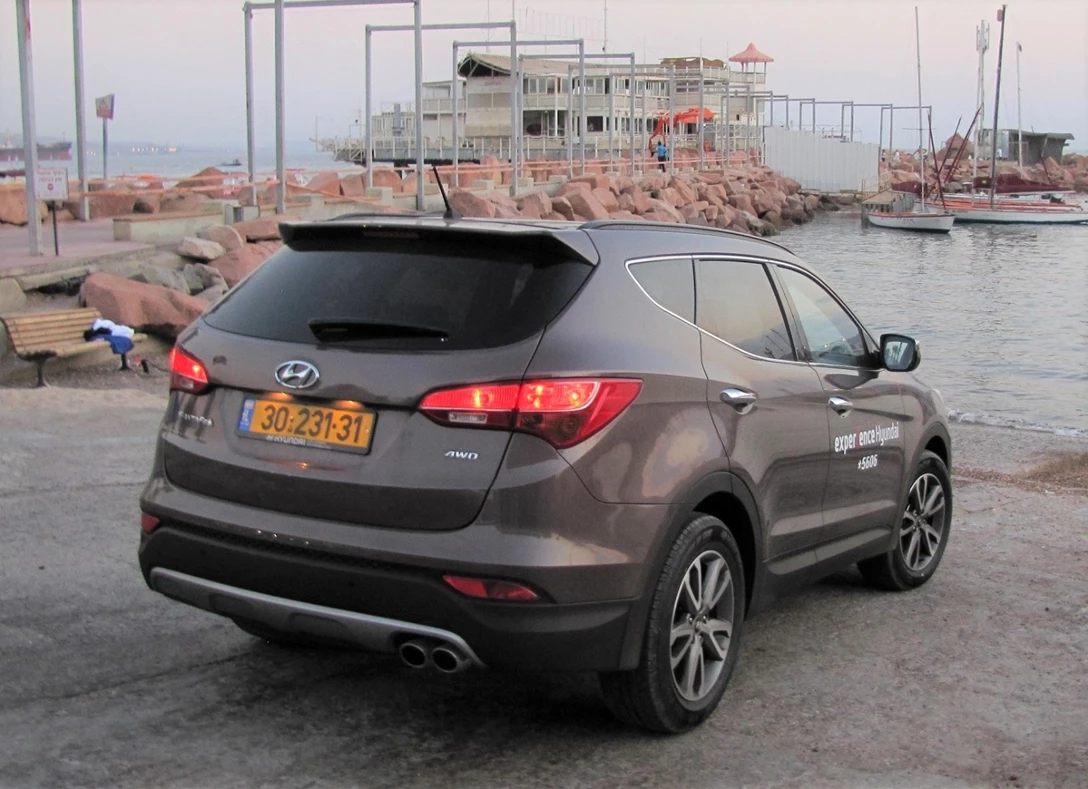 1659313-Hyundai-Santa_Fe-2015-03.jpg