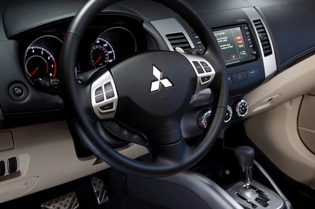 מיצובישי אאוטלנדר 2010