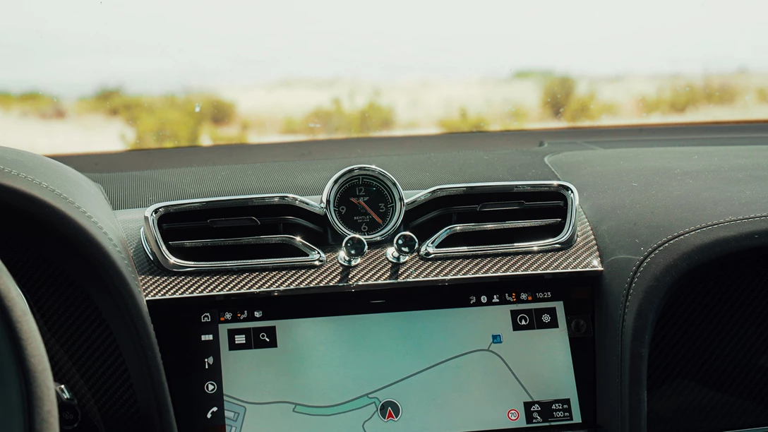 1661429-Bentley Bentayga S 2022.00_29_29_07.Still045 copy.jpg