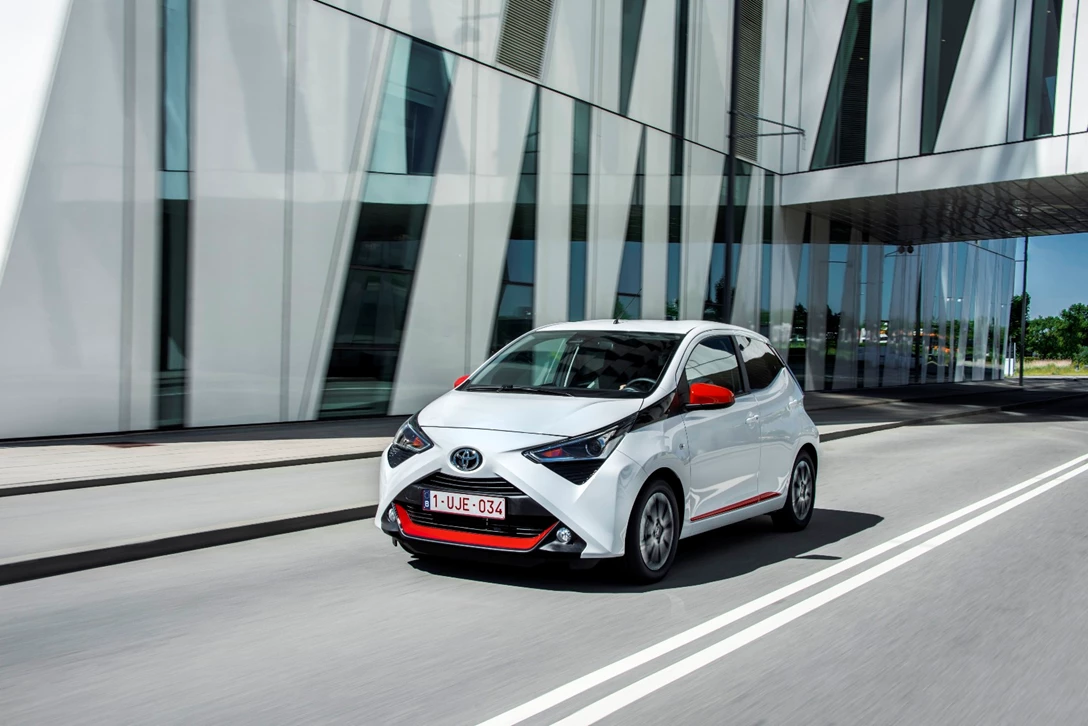 1597195-AYGO_White_021.JPG