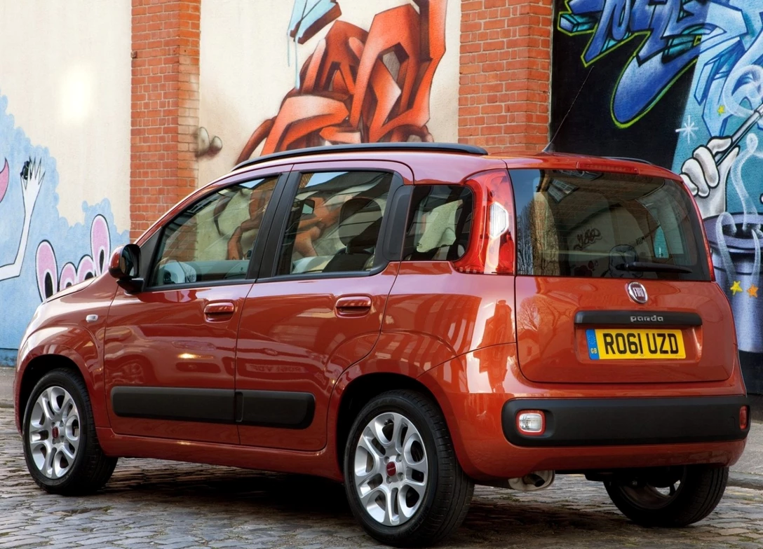 1690106-Fiat-Panda-2016-03.jpg