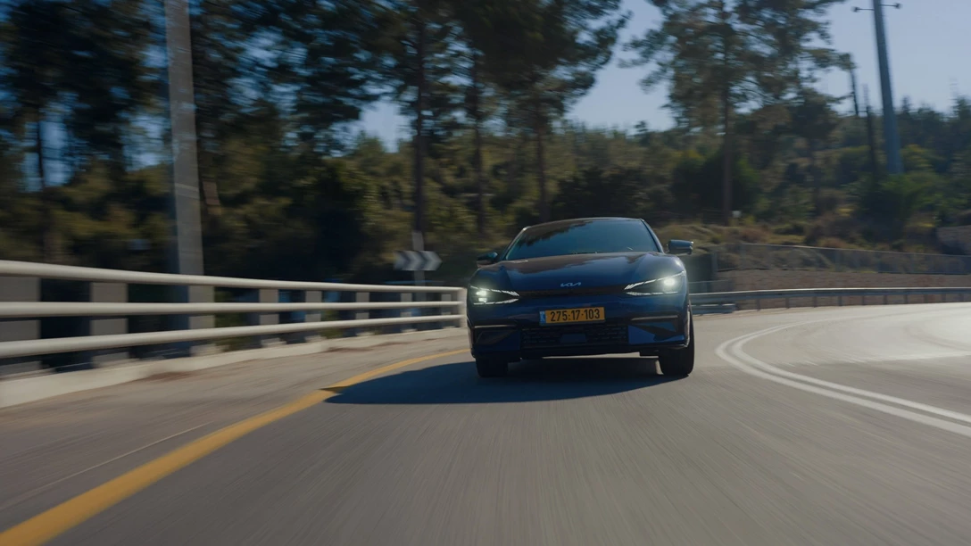 1679117-KIA EV6.00_10_53_17.Still012 copy-min.jpg