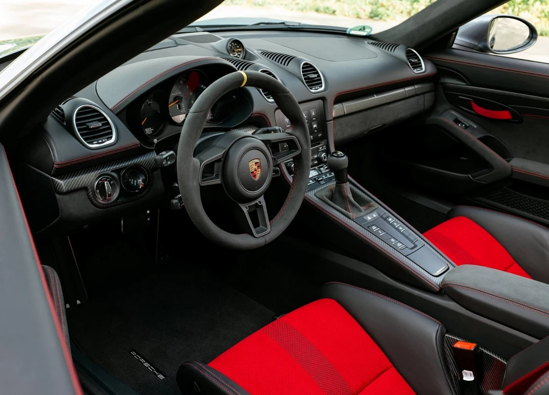 1709832-Porsche-718_Spyder_RS-2025-06.jpg