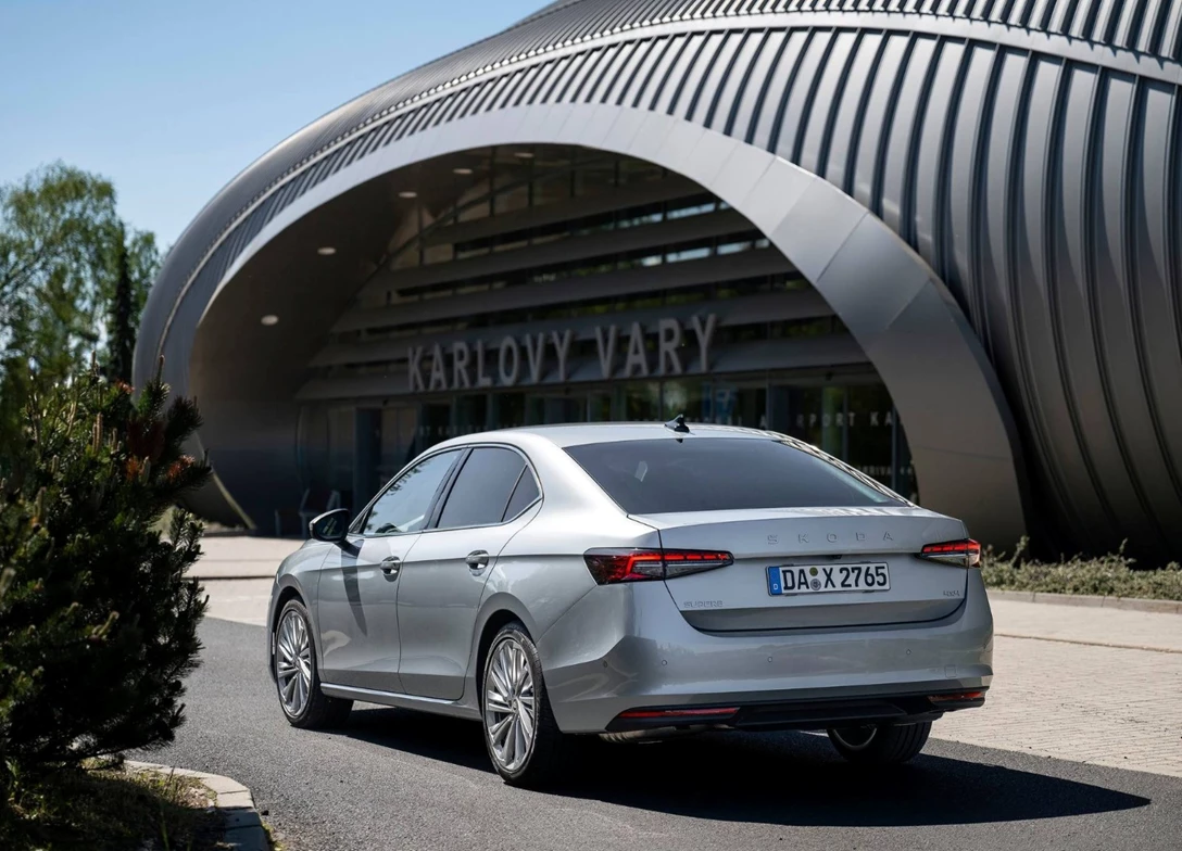 1705277-Skoda-Superb-2025-03.jpg