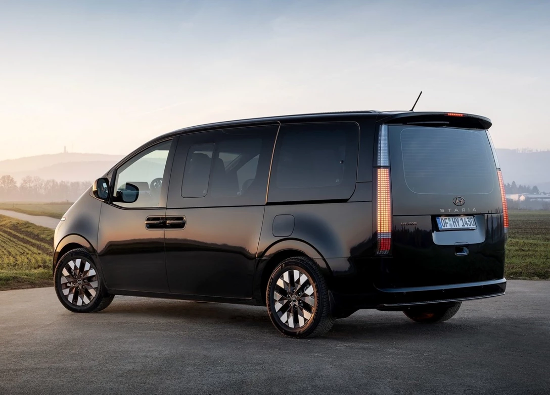 1679973-Hyundai-Staria-2023-03.jpg