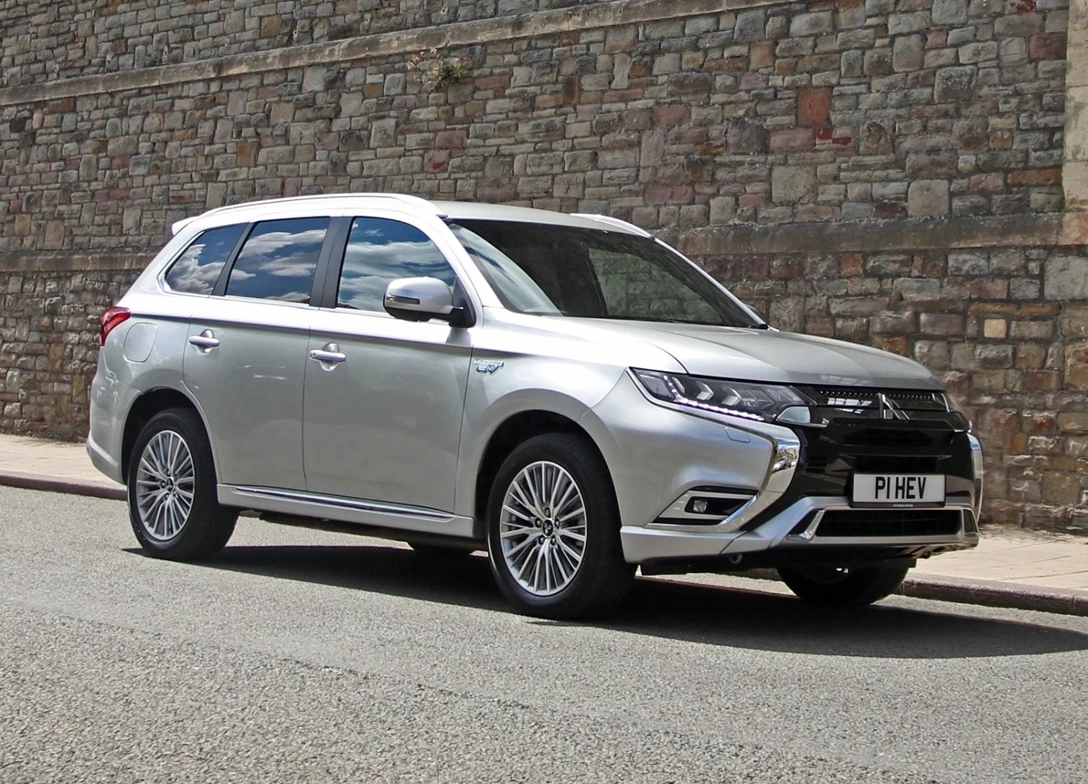 1653299-Mitsubishi-Outlander_PHEV-2020-01.jpg