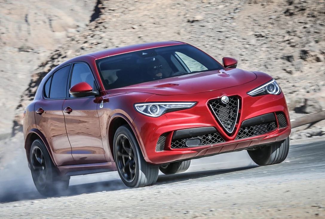 1592925-02-אלפא רומיאו סטלביו תלתן ירוק (1).jpg