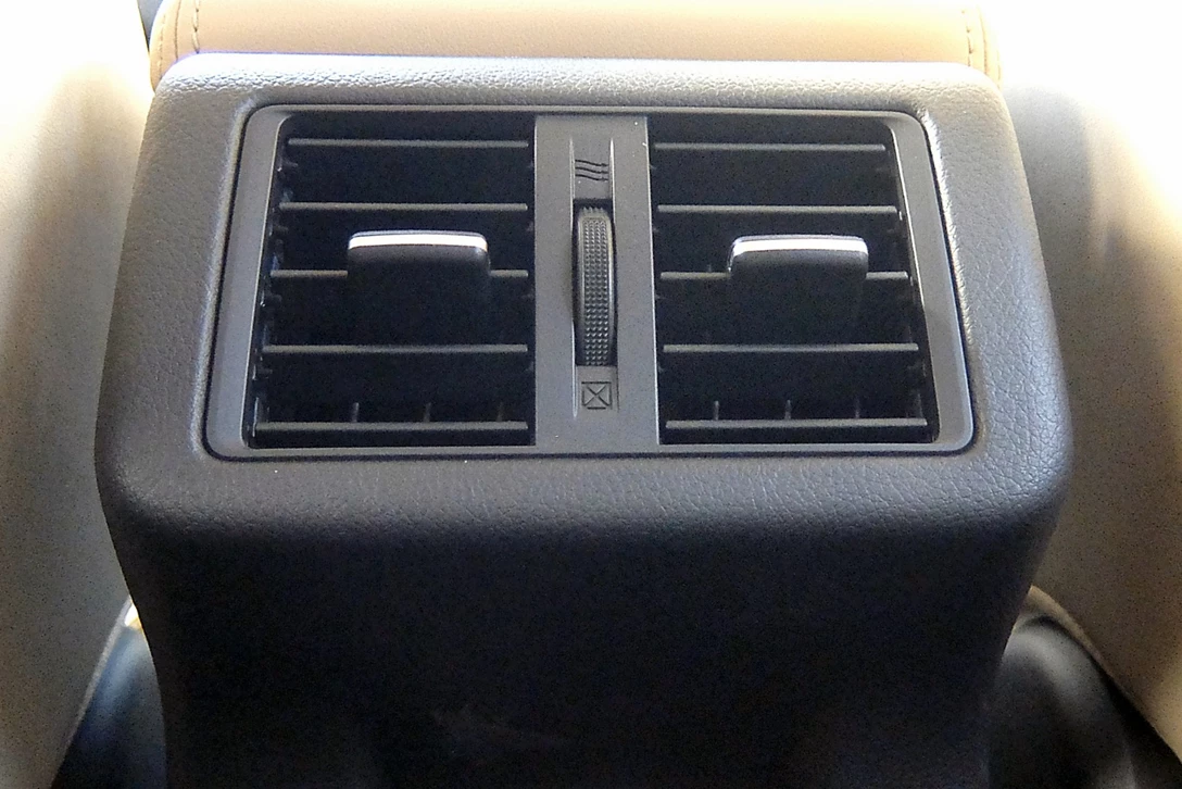 1606628-מיצובישי אאוטלנדר מ.נפנים מבחן דרכים (3).JPG