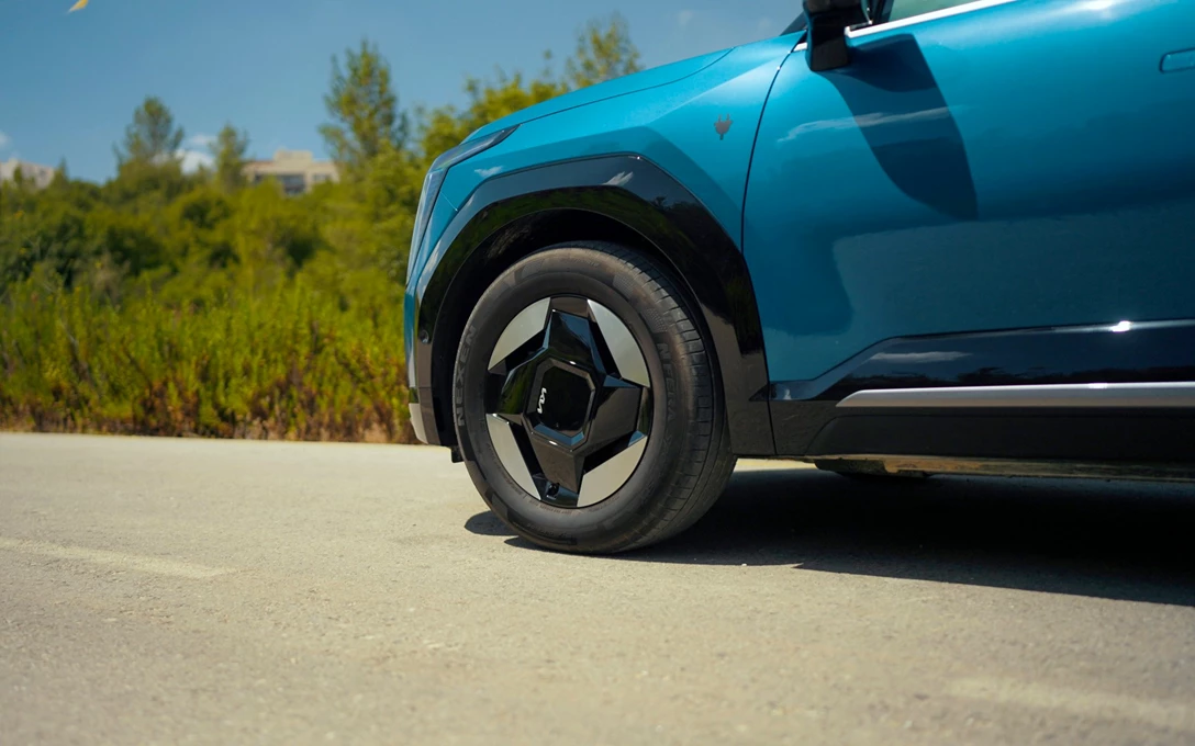 1698890-KIA EV9 2024.01_07_28_08.Still058.jpg