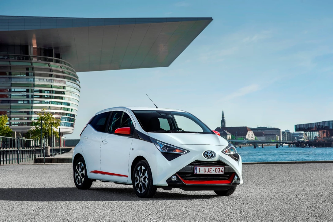 1597202-AYGO_White_028.JPG