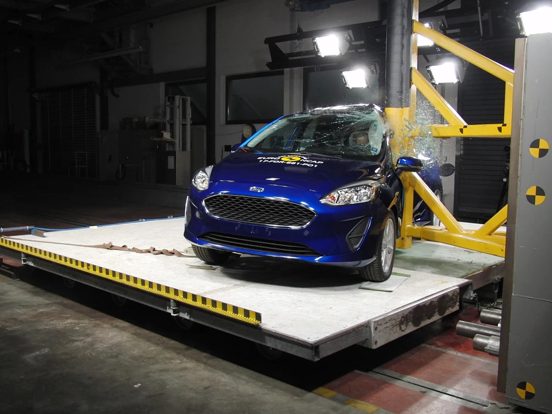 1599511-Ford Fiesta - pole crash test - Sept 2017.jpg
