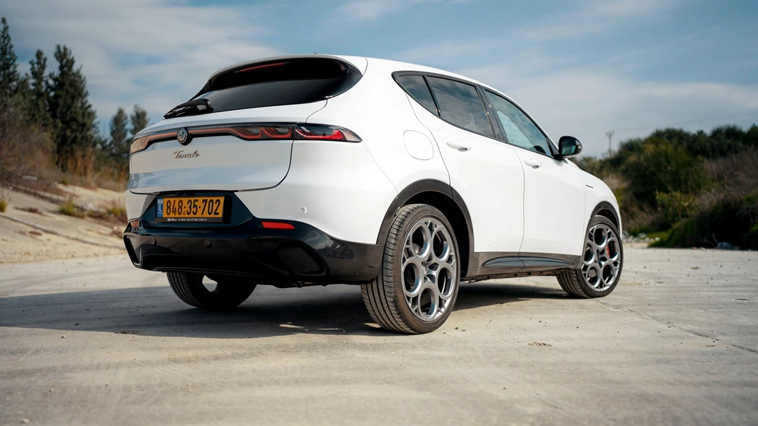 1676521-Alfa Romeo Tonale 2023.00_48_35_10.Still042 copy.jpg