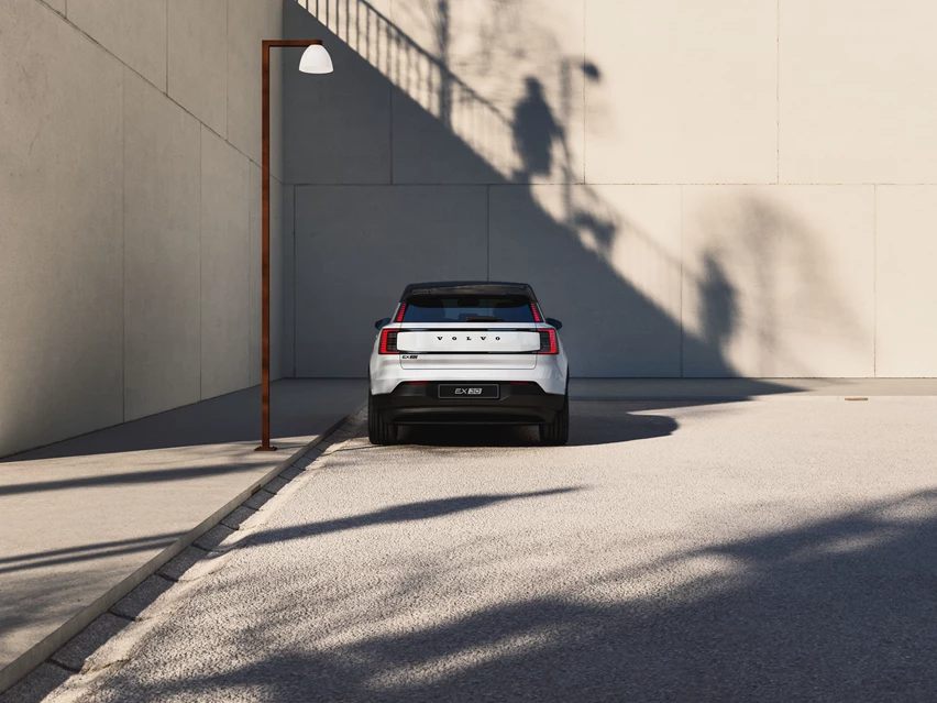 JPG Full-BL322_Exterior_FullRear_ROW.jpg