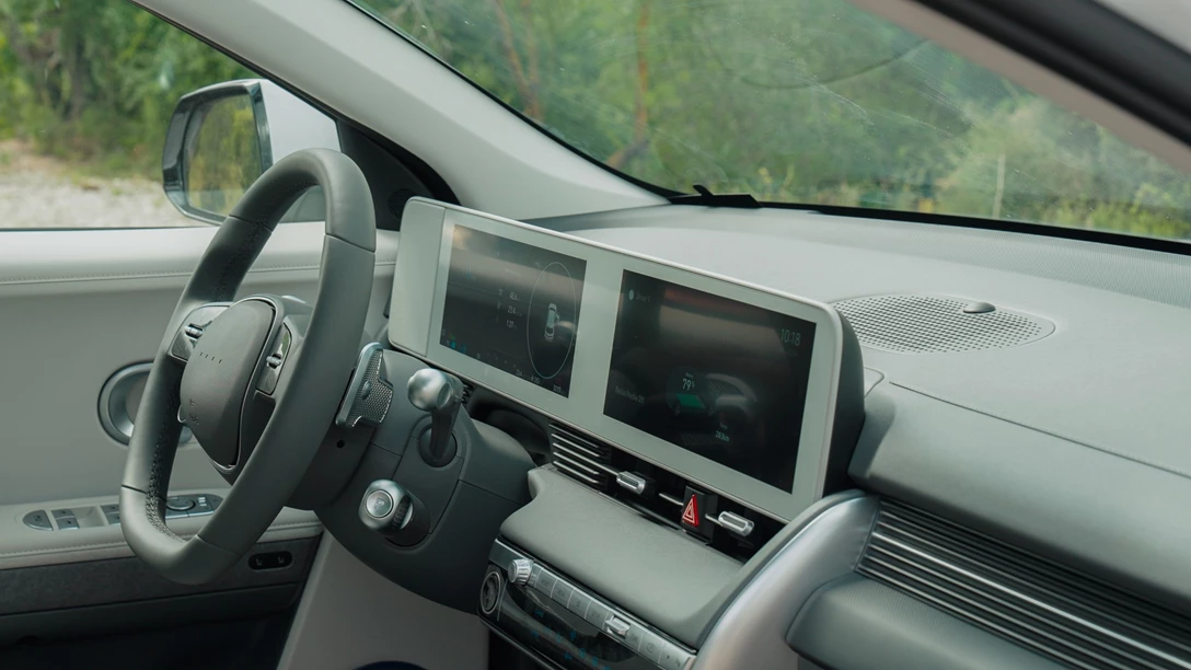 1681725-Hyundai IONIQ 5 vs Skoda Enyaq vs KIA EV6 vs TOYOTA BZ4X - 2023.00_48_49_07.Still147 copy.jpg