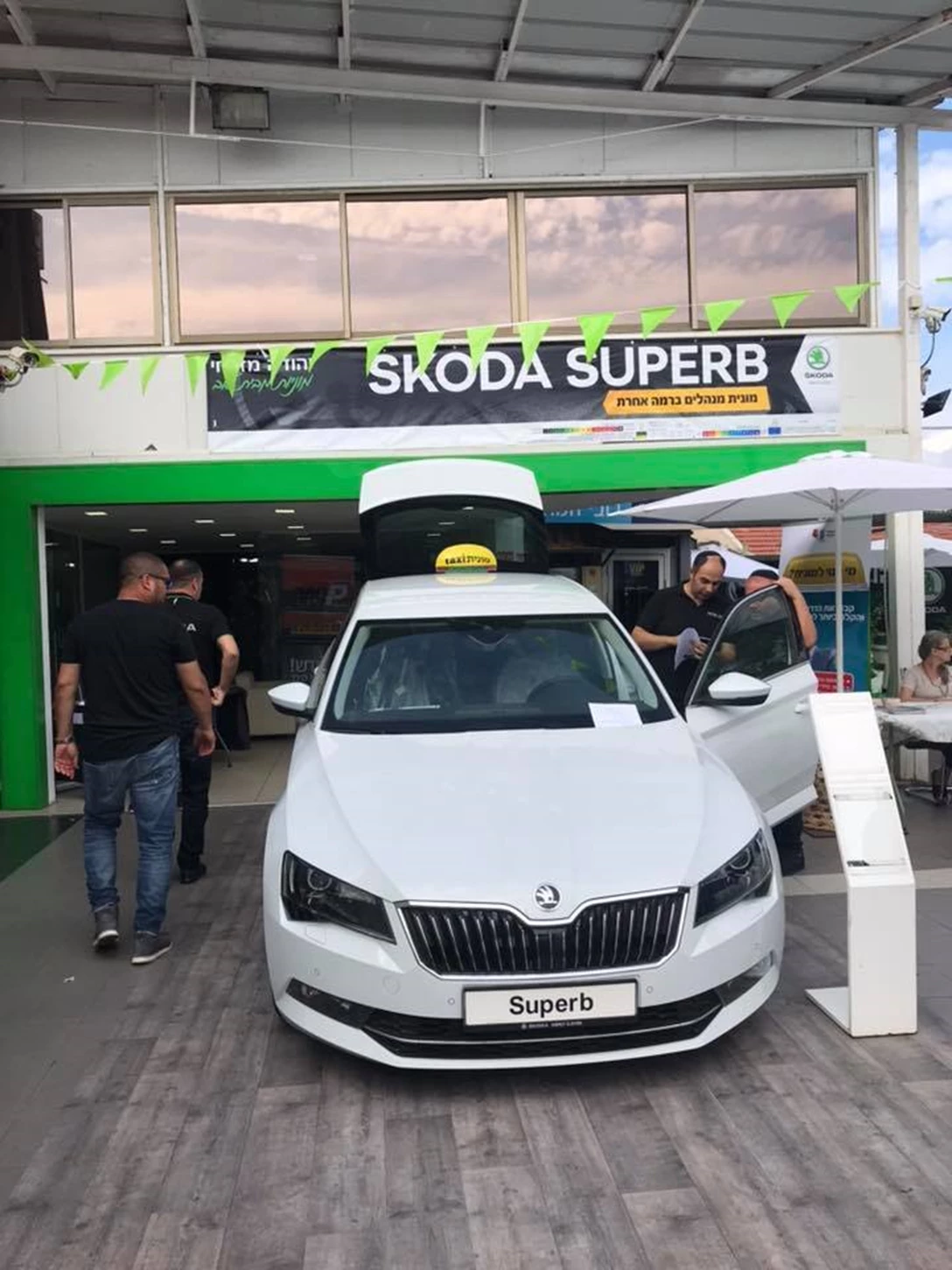 1605046-סקודה סופרב מונית (2).jpg