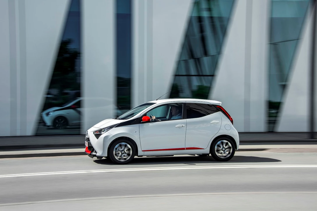 1597211-AYGO_White_023.JPG