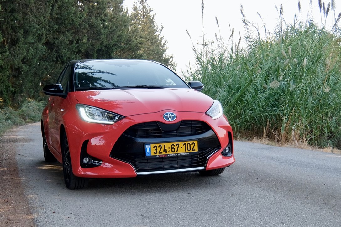 1636021-טויוטה יאריס - מבחן דרכים (היברידי, 2020) - 1.jpeg