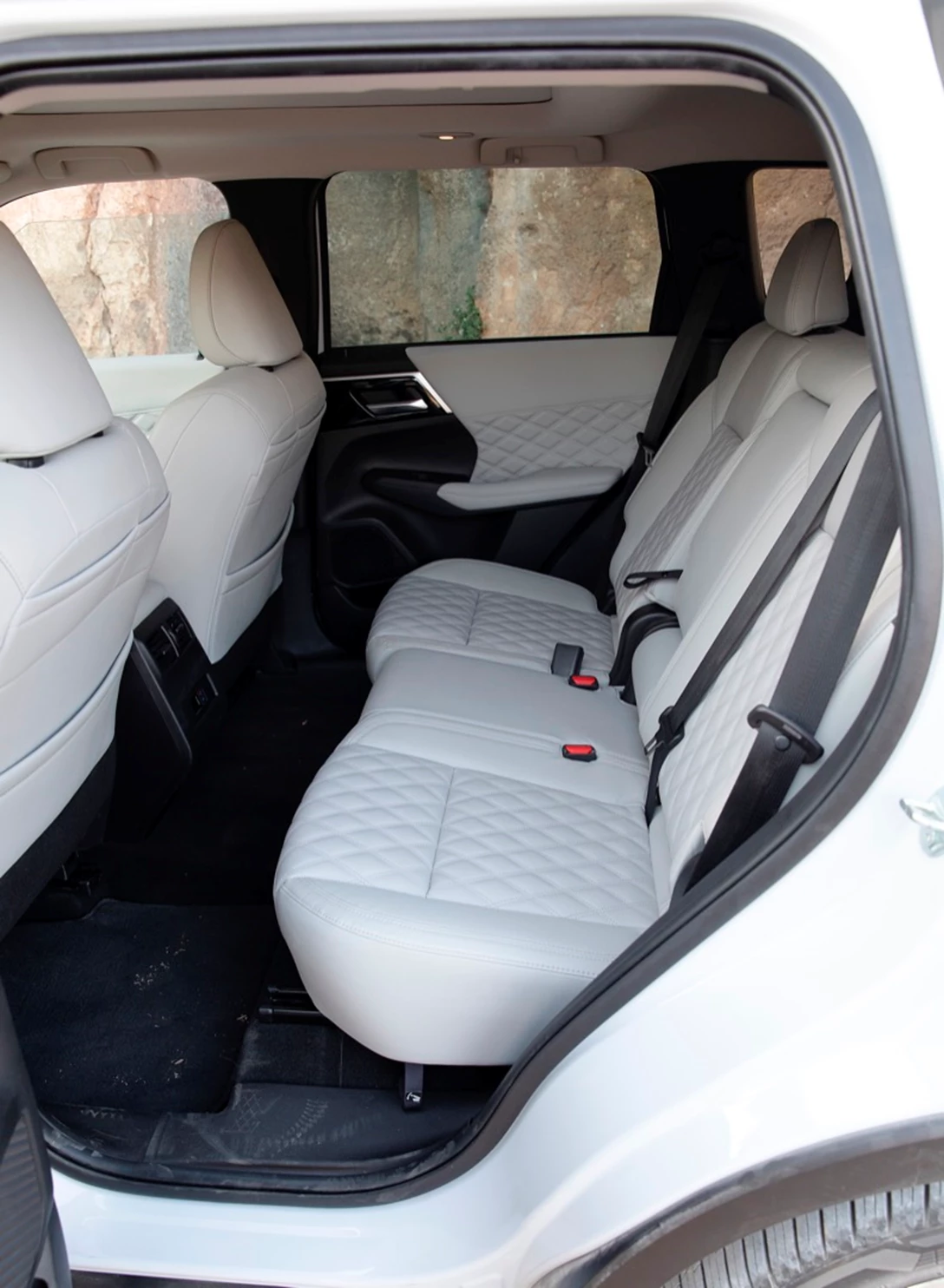 1654053-מיצובישי אאוטלנדר0J6A9207.jpg