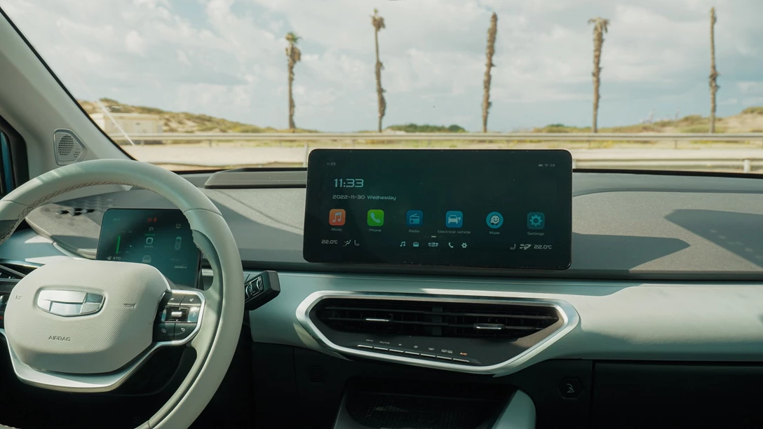 1673518-BYD ATTO 3 vs Geely Geometry C.01_11_44_13.Still079 copy.jpg