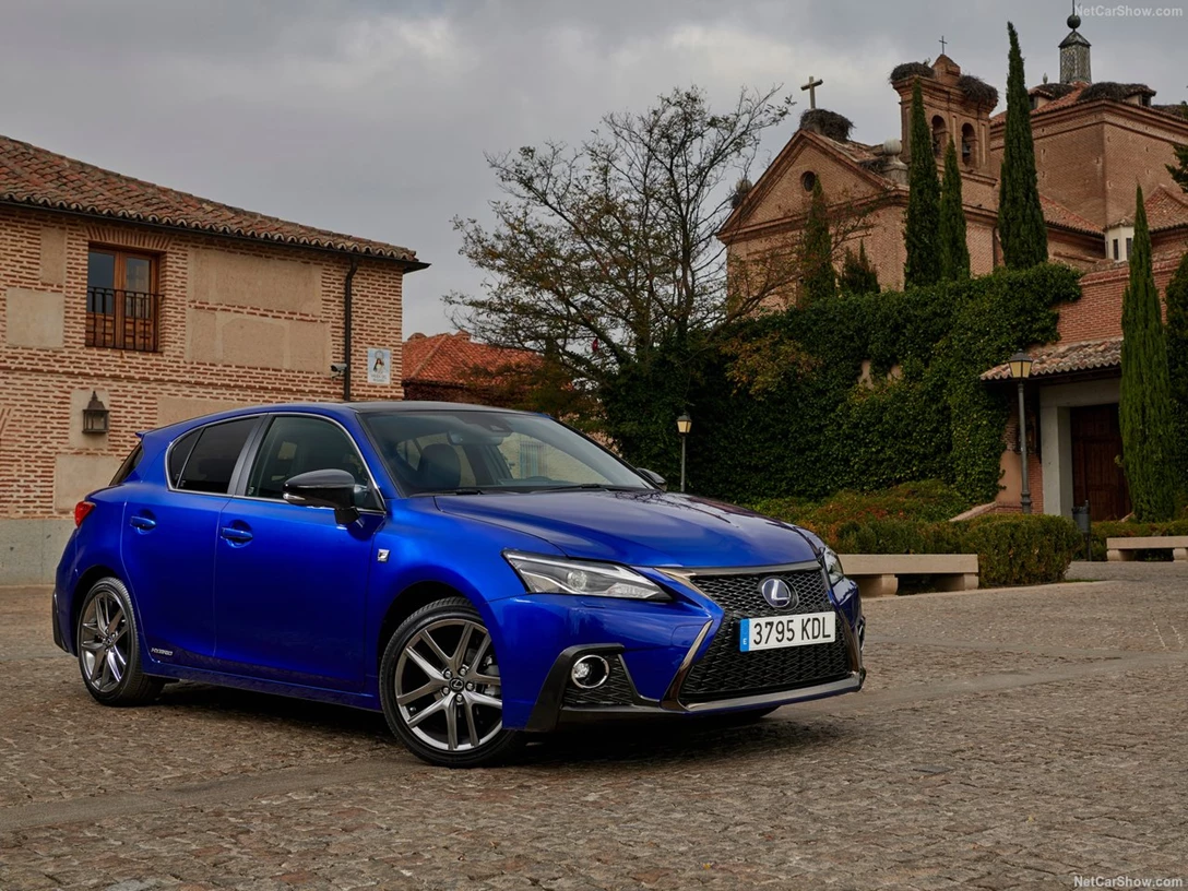 1591423-Lexus-CT_200h 1.jpg