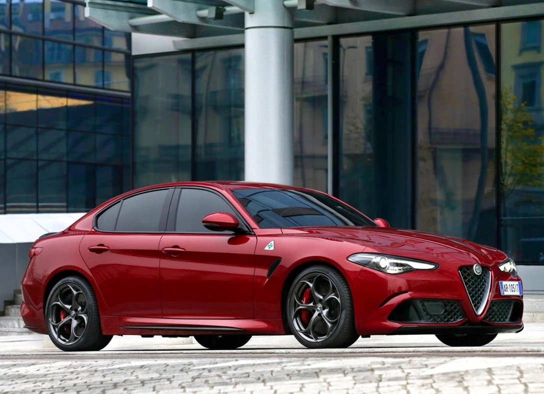 1658320-Alfa_Romeo-Giulia-2019-07.jpg