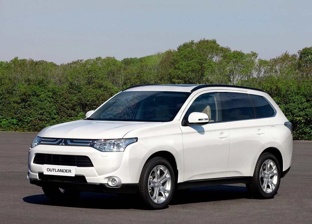 1638699-Mitsubishi-Outlander-2015-03.jpg