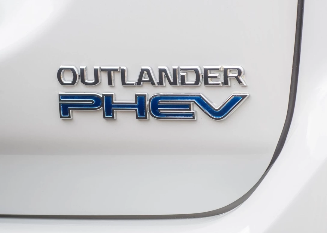 1653301-Mitsubishi-Outlander_PHEV-2020-08.jpg