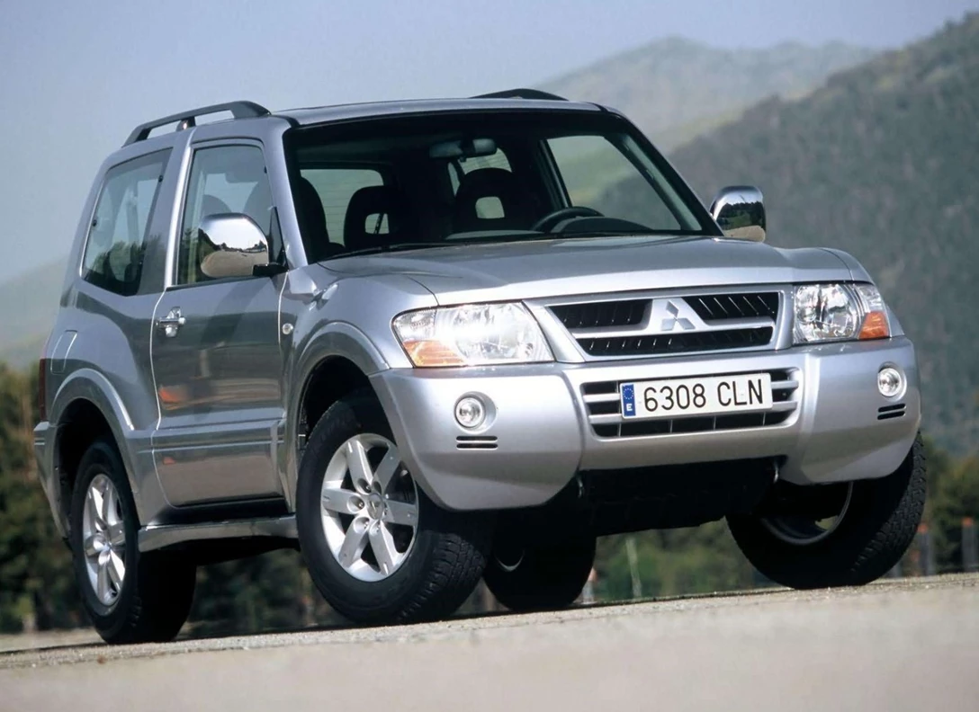 1606832-Mitsubishi-Pagero-2001-2005-01.jpg