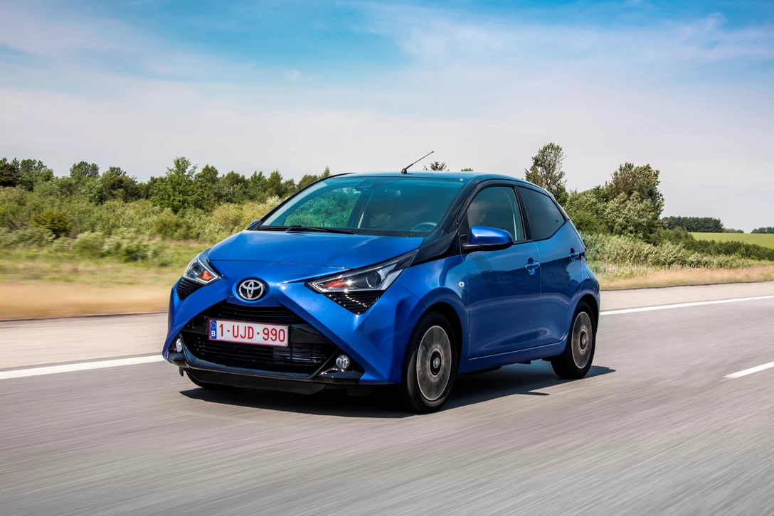 1604528-aygo-blue-007.jpg