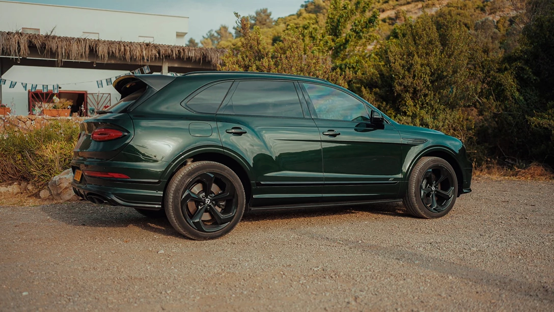 1661392-Bentley Bentayga S 2022.00_38_52_02.Still090 copy.jpg