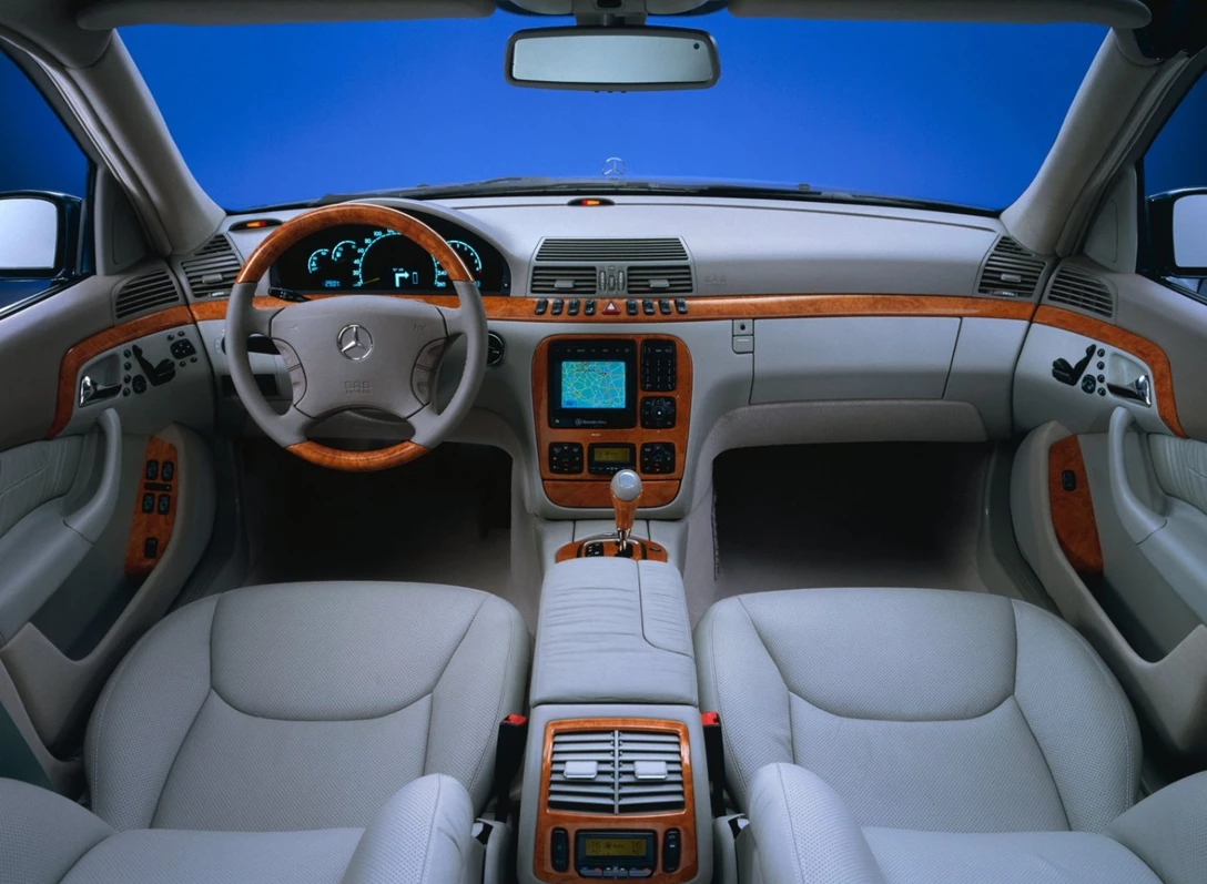 1605329-Mercedes-Benz-S-Class-1999-2004-05.jpg