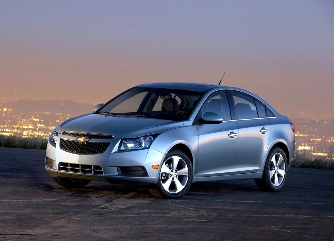 1689346-Chevrolet-Cruze-2011-04.jpg
